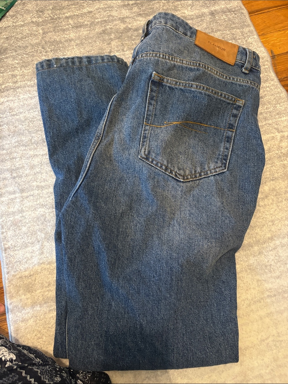 Flâneur Men's Straight Blue Denim Jeans with Leather Patch